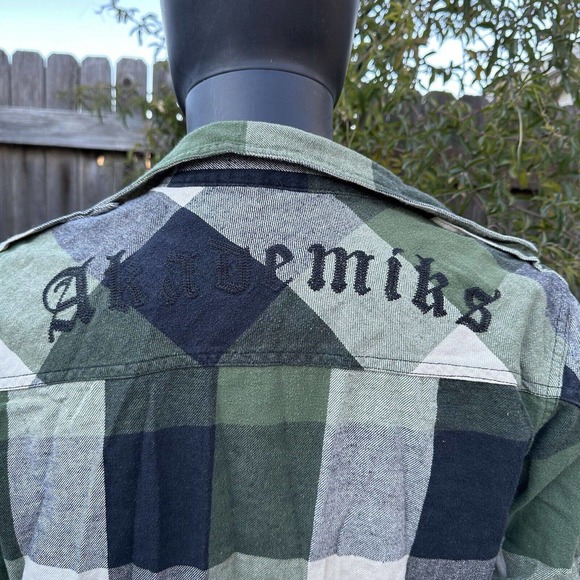 AKDMKS Akademiks Mens Flannel Size Large Green Multicolor Plaid Button Spellout - Picture 12 of 13